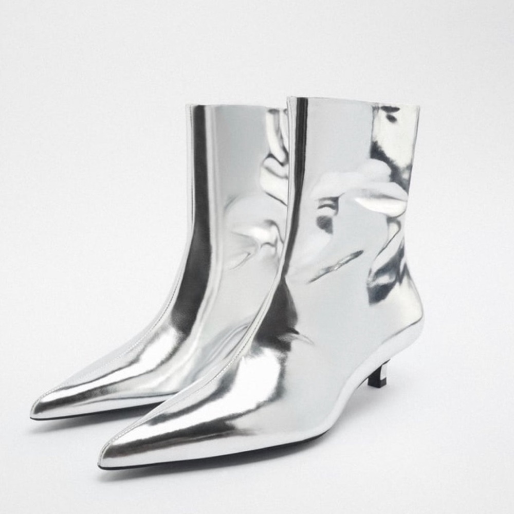 Zara Silver Leather Metallic boots size 40. BRAND NEW with tags.